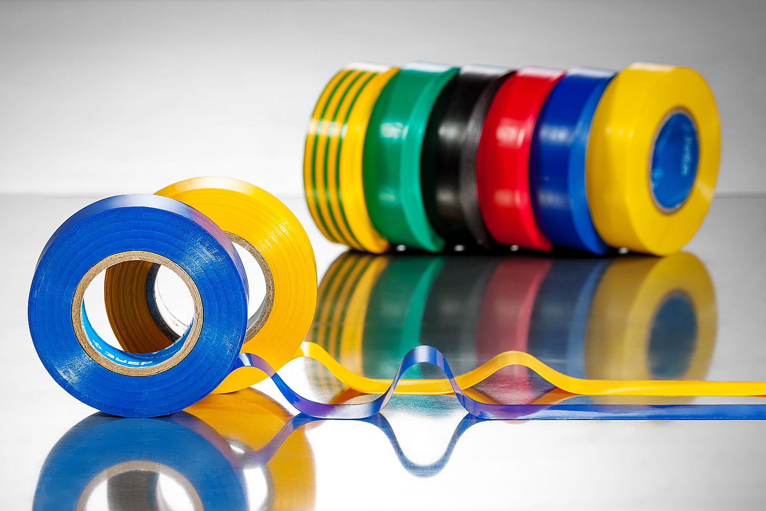 ЗУБР ЭЛЕКТРИК-20, 19 мм х 20 м, 6 000 В, черная, не поддерживает горение, изолента ПВХ, Профессионал (1234-2)