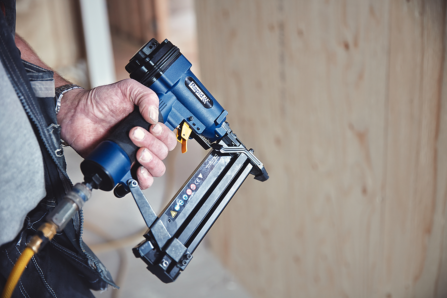 RAPID PBS151, тип 90 и гвоздей тип 300, 2-в-1, нейлер-степлер (гвозде/скобозабиватель) пневматический для скоб (5000103)