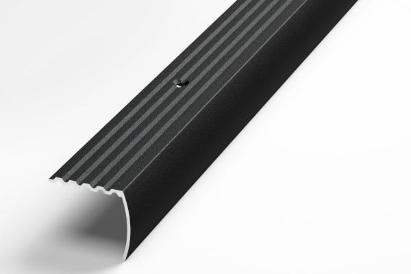 Порог алюминиевый  ПУ-04 30x27x900 мм, окрашенный в черный