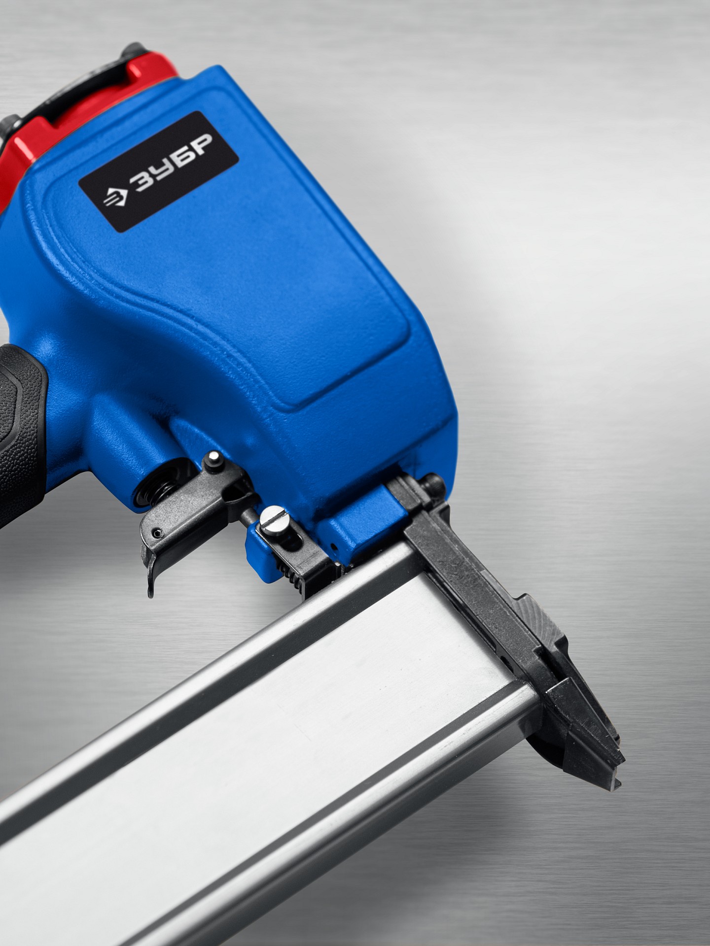 ЗУБР FST-50, пневматический нейлер для гвоздей по бетону и металлу, Профессионал (31943)