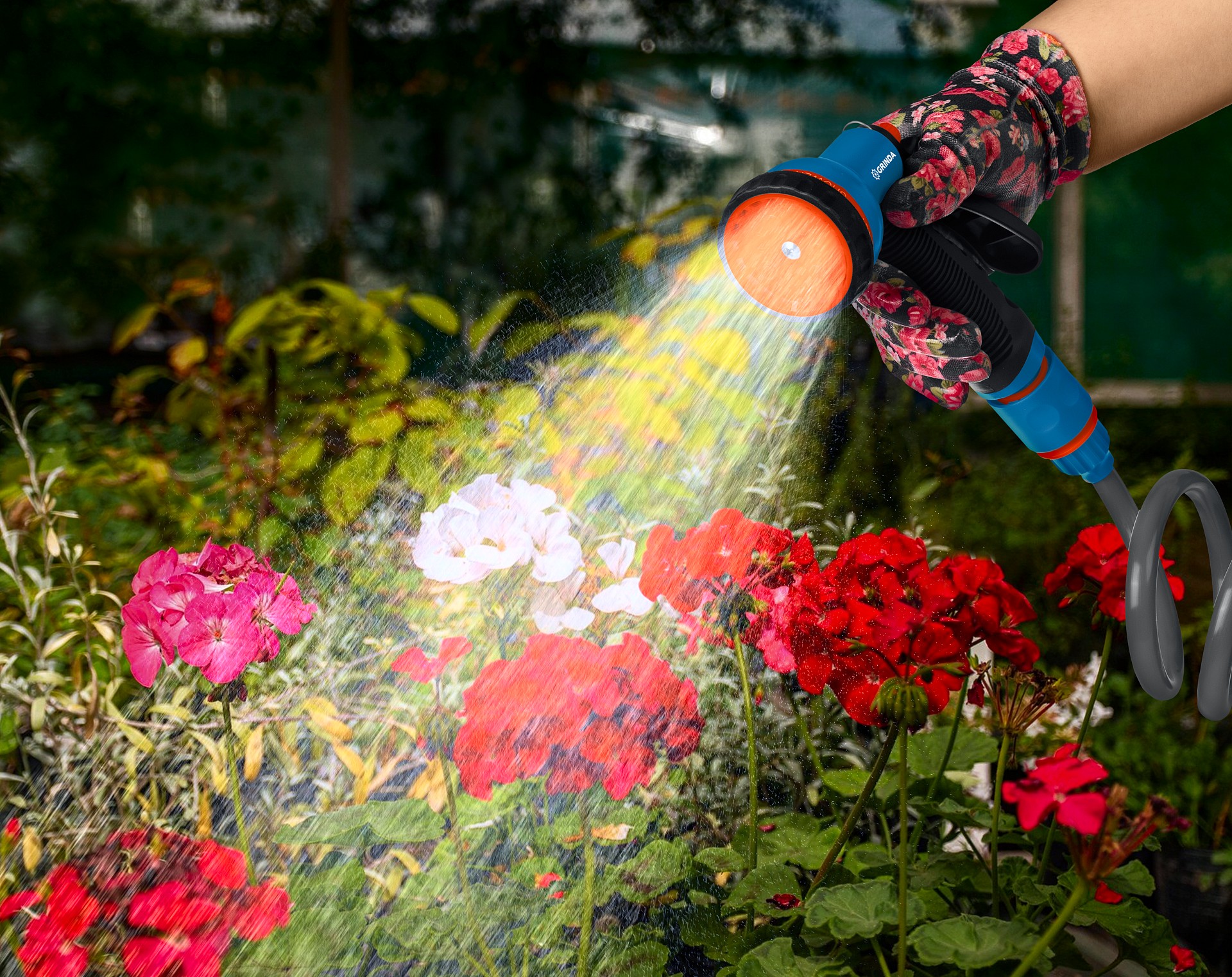 GRINDA спиральный шланг 3/8″ x 15 м, пистолет-распылитель, адаптеры, поливочный набор, PROLine (428495)