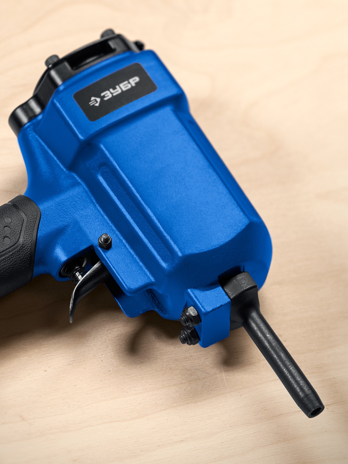 ЗУБР НГ-50, пневматический нейлер-гвоздевыбиватель для гвоздей диаметром до 6 мм, Профессионал (31939)