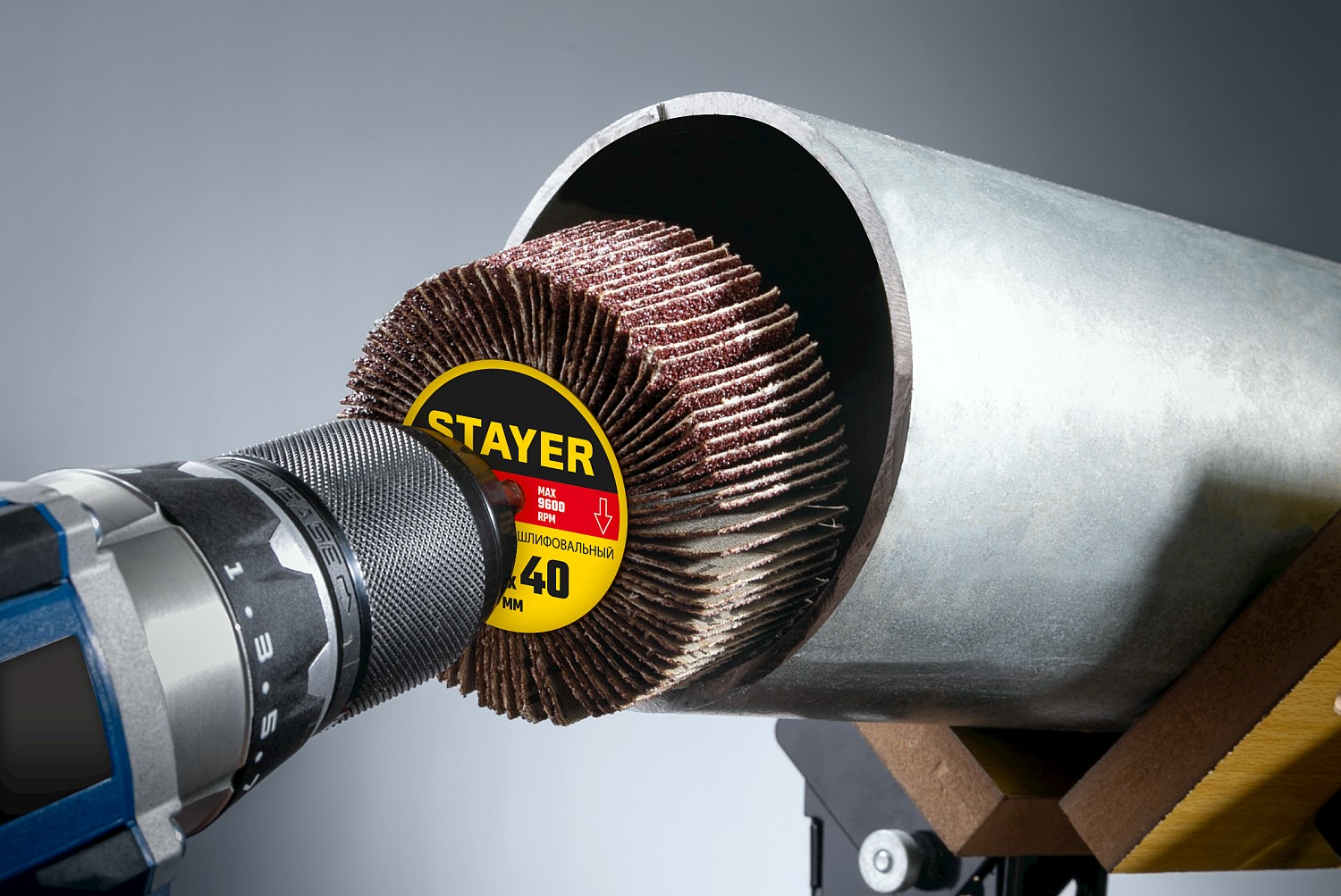 STAYER d 30 x 15 мм, P320, на шпильке d 6 мм, круг шлифовальный лепестковый (36606-320)