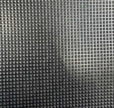 Резиновые дорожки (Китай), Пирамида черная